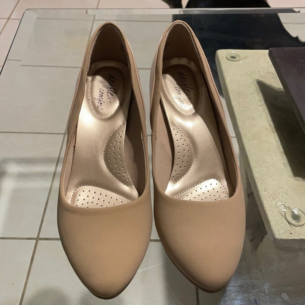 Tan short heel shoes